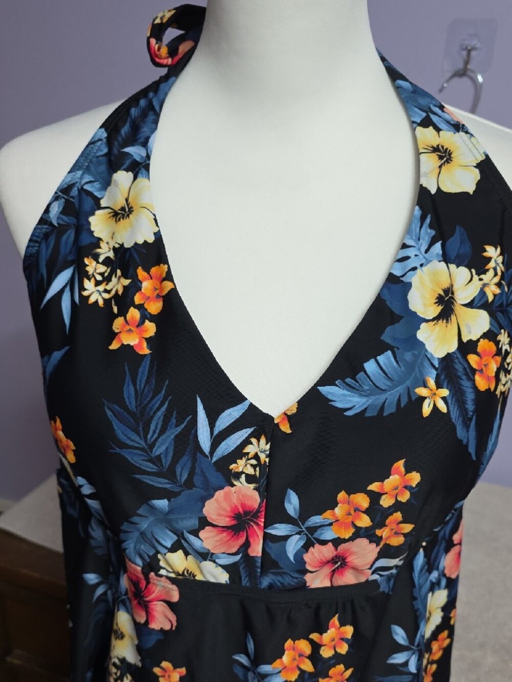 Lands' End Black Halter Floral Women’s Swim Top - Picture 4 of 5